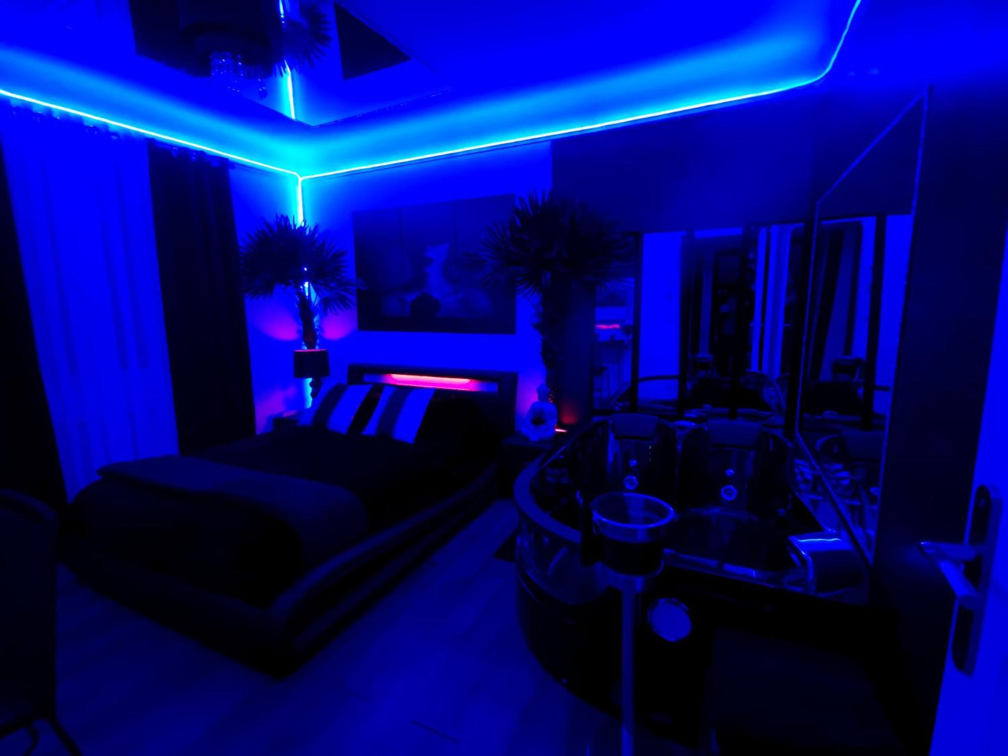 The White Home Broadway Love Room Chateauroux Bagian luar foto