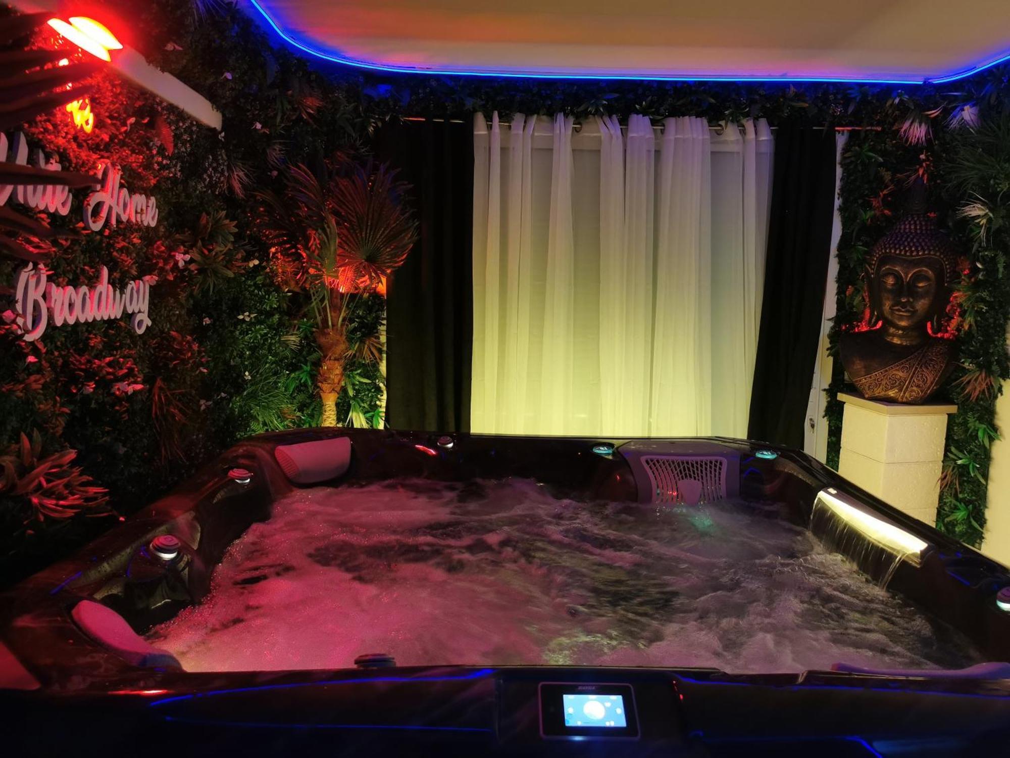 The White Home Broadway Love Room Chateauroux Bagian luar foto