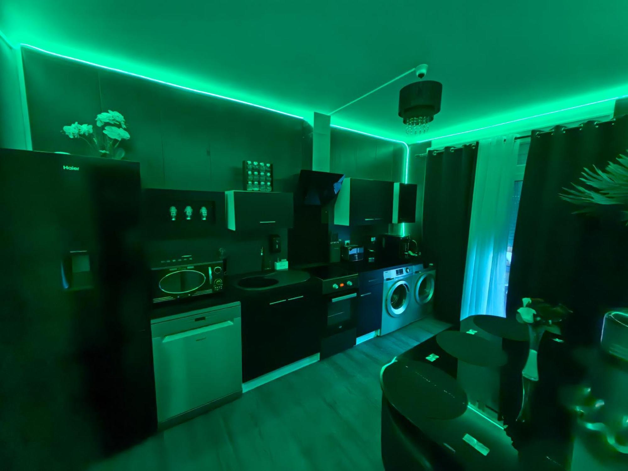 The White Home Broadway Love Room Chateauroux Bagian luar foto