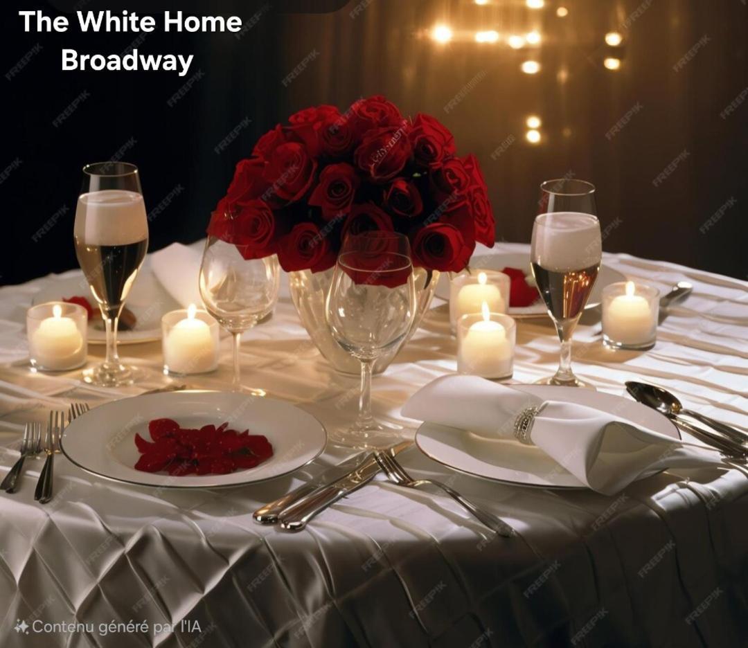 The White Home Broadway Love Room Chateauroux Bagian luar foto
